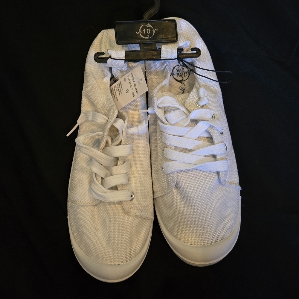 NWT Solemates Womens White Textured Size 10 Sneakers
